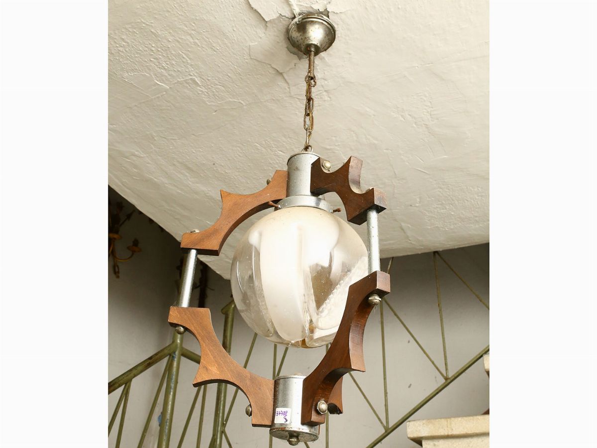 Tre Piccoli Lampadari in Vetro, Legno e Metallo
