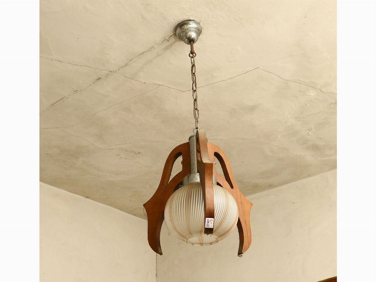 Tre Piccoli Lampadari in Vetro, Legno e Metallo