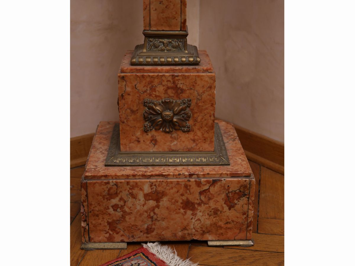 Tavolino Rotondo in Marmo Rosa di Verona