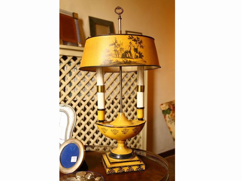 Lume da Tavolo in Tole Laccata Giallo Oro