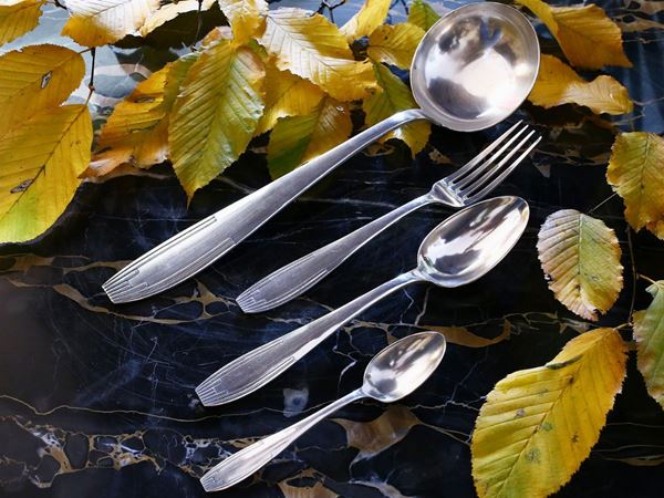Set of silver metal cutlery