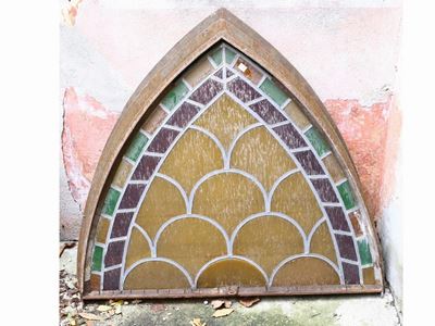 Serie di Tre Pannelli a Cuspide in Vetro Cattedrale