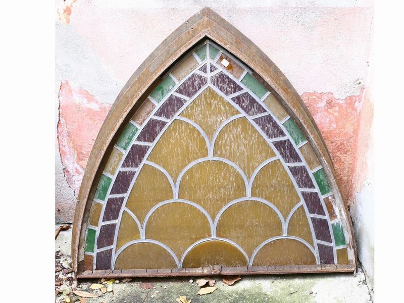 Serie di Tre Pannelli a Cuspide in Vetro Cattedrale