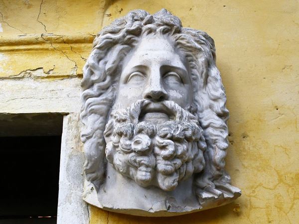 Altorilievo in gesso raffigurante testa di Zeus