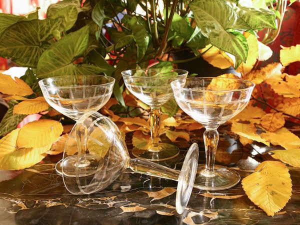 Serie di dodici coppe da champagne in vetro soffiato e molato