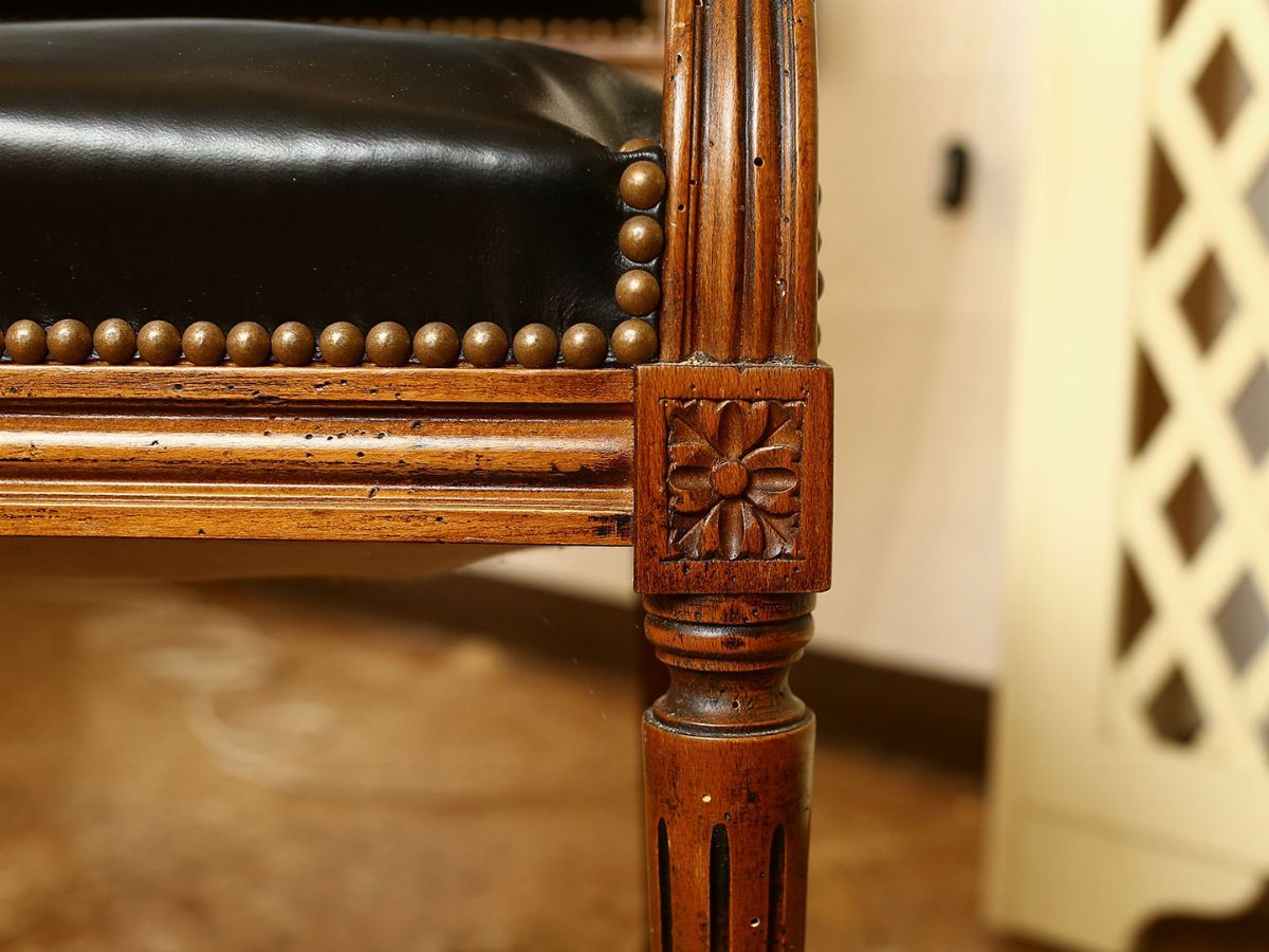 Poltroncina in Noce