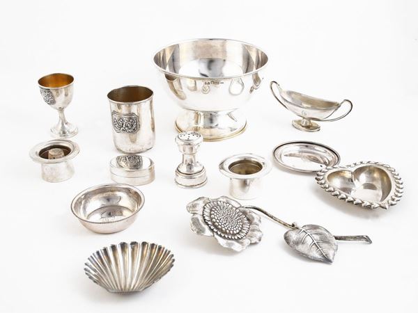 Lot of silver curios  - Auction Furniture, silvers, paintings and antique curiosities partly from Villa Mannelli - Maison Bibelot - Casa d'Aste Firenze - Milano