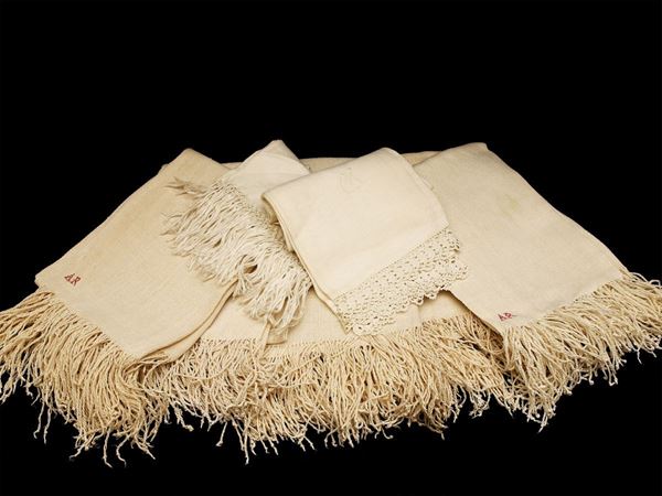 Linen towels lot  (mid 20th century)  - Auction Furniture, silvers, paintings and antique curiosities partly from Villa Mannelli - Maison Bibelot - Casa d'Aste Firenze - Milano