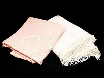 Due Copriletti in Cotone Rosa e in Piquet Bianco