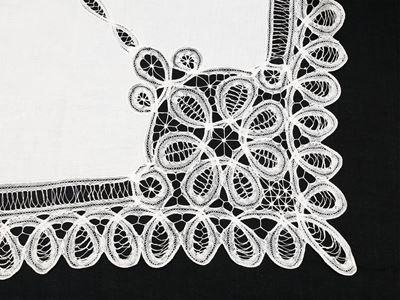 Tovaglia Ricamata in Misto Lino Bianco