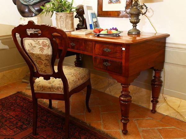 Center desk veneered in mahogany and mahogany feather