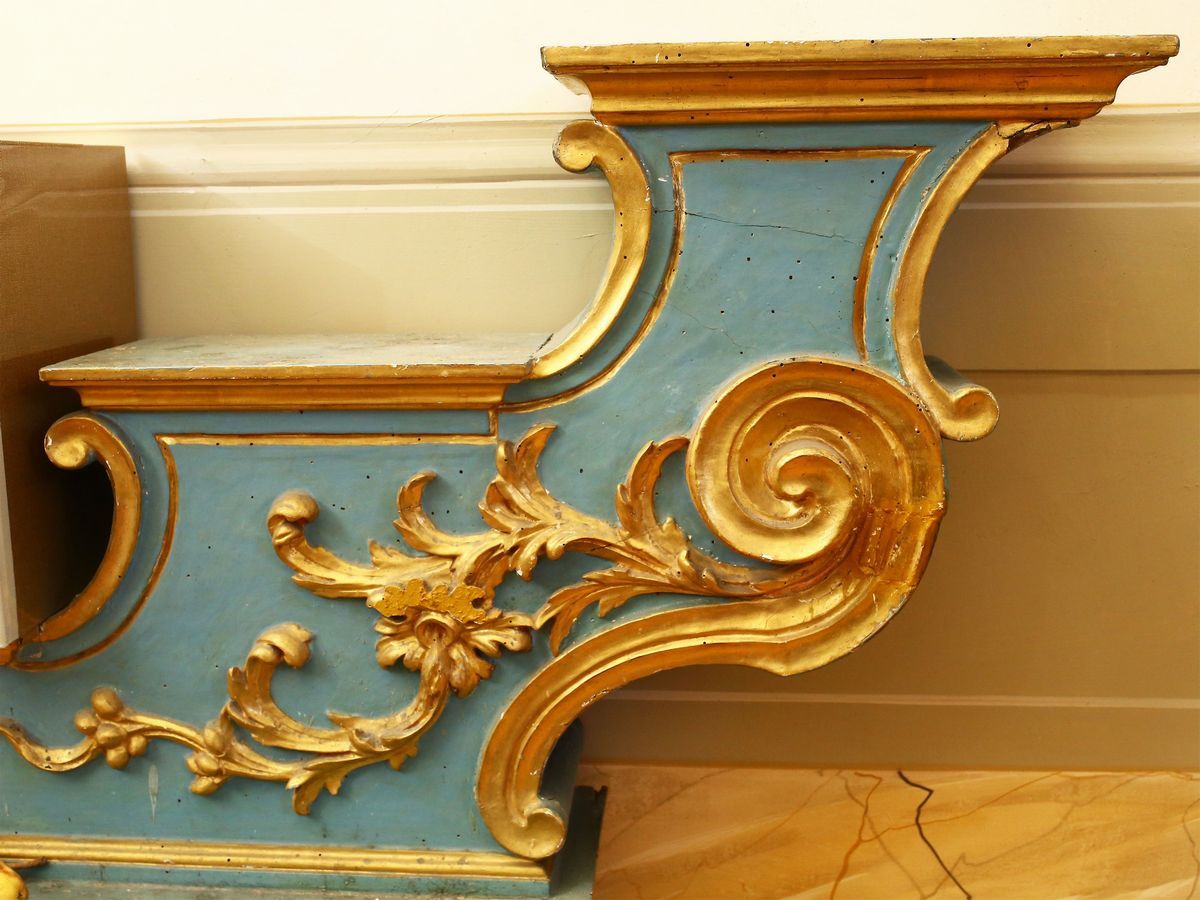 Gradino D'altare in Legno Laccato Azzurro e Lumeggiato in Oro