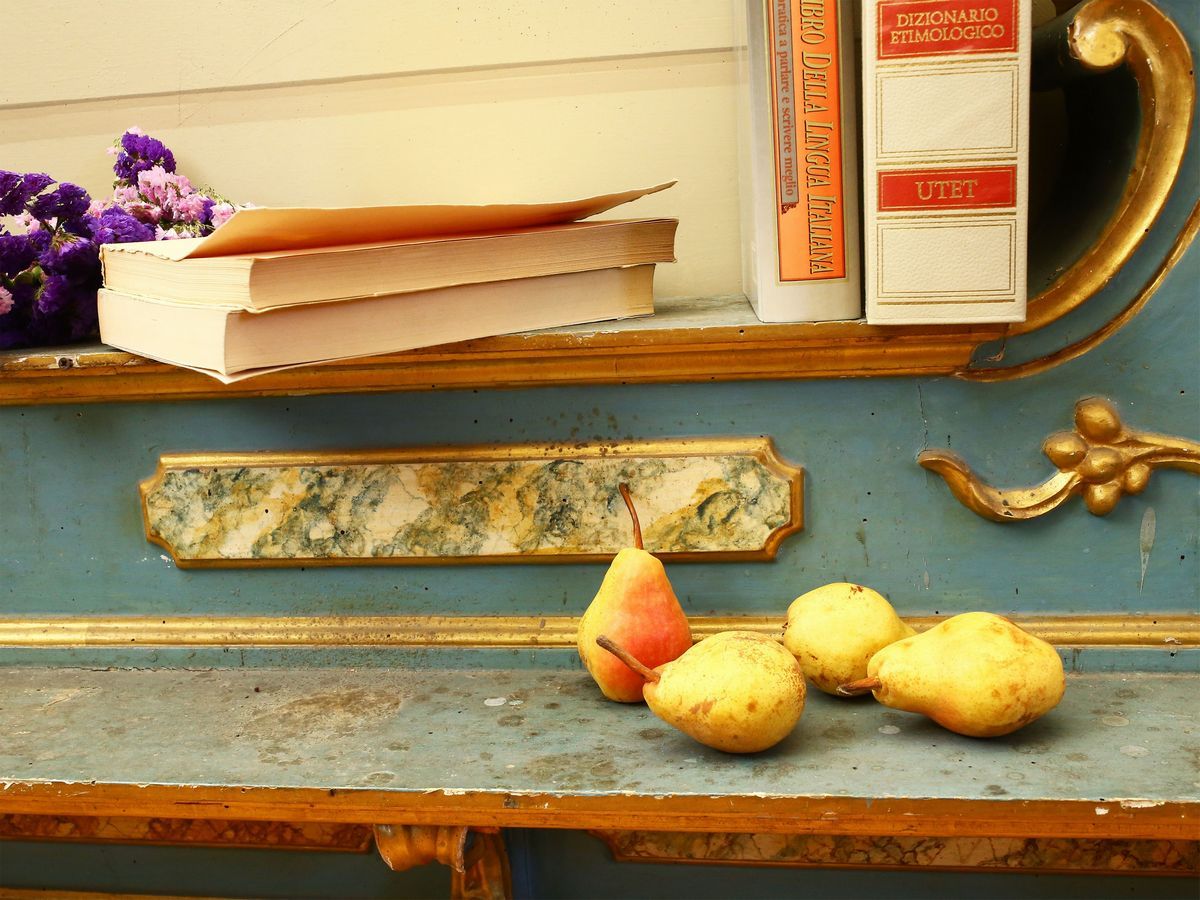 Gradino D'altare in Legno Laccato Azzurro e Lumeggiato in Oro