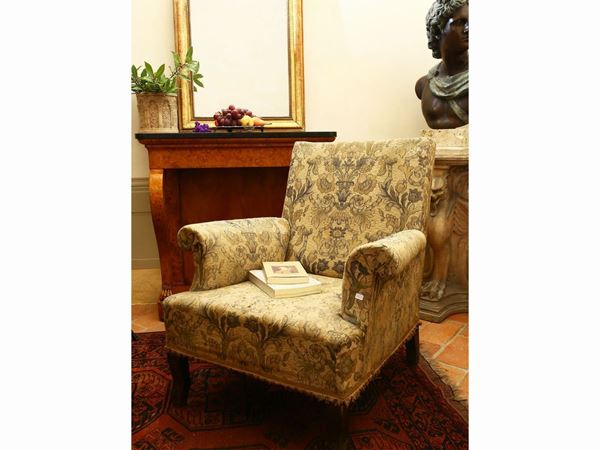 Armchair upholstered and covered in floral fabric  - Auction Furniture, silvers, paintings and antique curiosities partly from Villa Mannelli - Maison Bibelot - Casa d'Aste Firenze - Milano