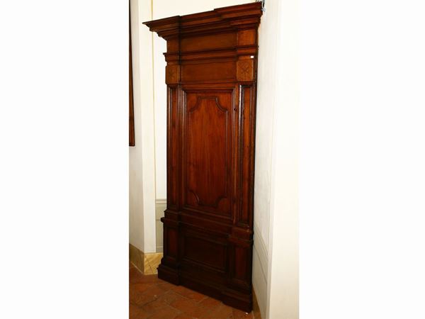 Architectural front in walnut to make a corner cabinet  - Auction Furniture, silvers, paintings and antique curiosities partly from Villa Mannelli - Maison Bibelot - Casa d'Aste Firenze - Milano