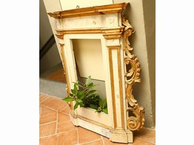 Fronte di Tabernacolo in Legno Laccato Bianco e Lumeggato in Oro