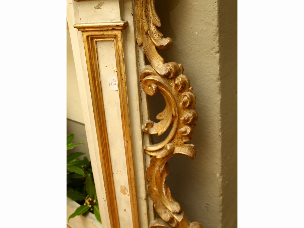 Fronte di Tabernacolo in Legno Laccato Bianco e Lumeggato in Oro