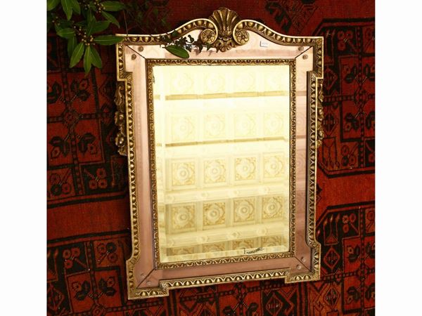 Piccola specchiera con cornice in legno dorato e specchio