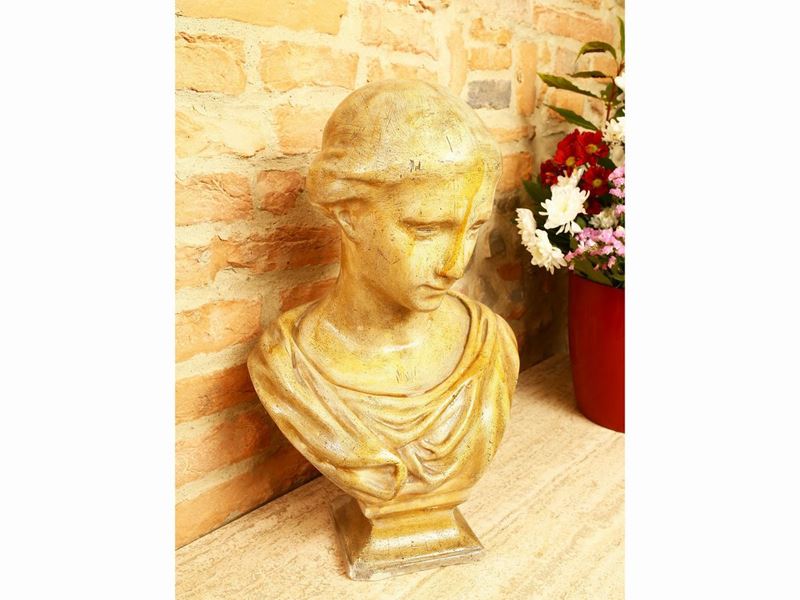 Busto Femminile in Gesso Patinato
