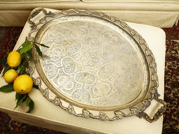 Oval tray in silver metal