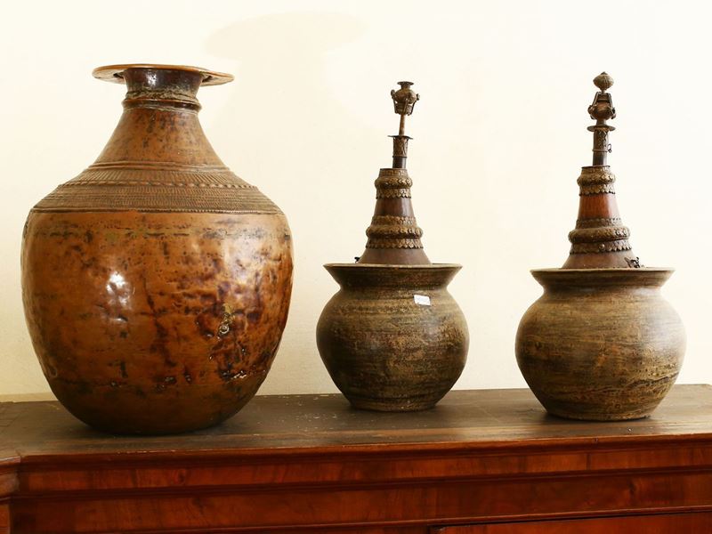 Tre Vasi Orientali in Legno e Rame