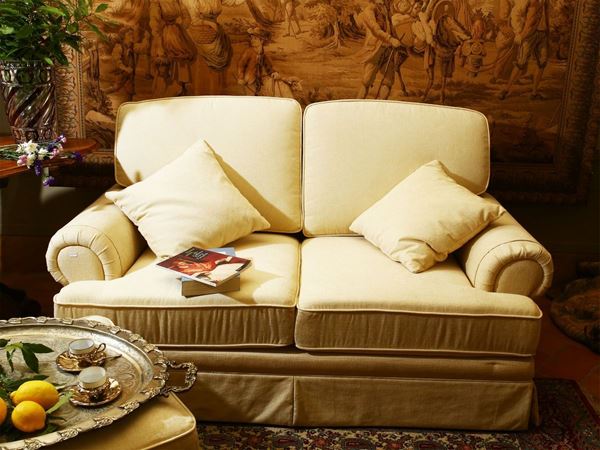 Upholstered two-seater sofa  - Auction Furniture, silvers, paintings and antique curiosities partly from Villa Mannelli - Maison Bibelot - Casa d'Aste Firenze - Milano