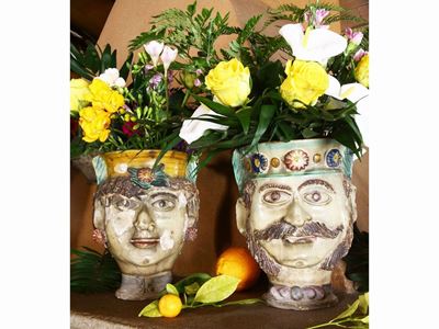 Coppia di Vasi Antropomorfi in Terracotta Smaltata