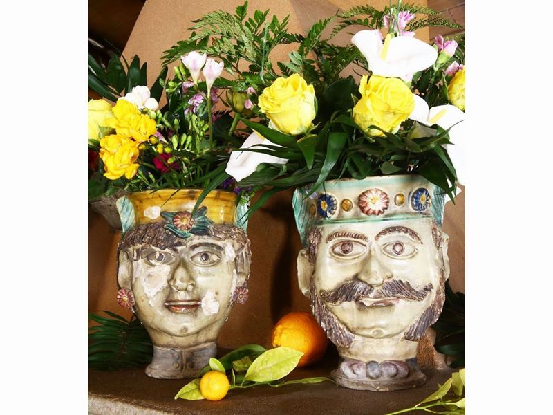 Coppia di Vasi Antropomorfi in Terracotta Smaltata