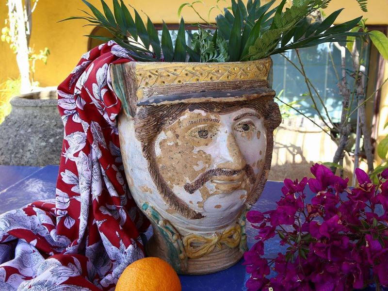 Grande Vaso Antropomorfo in Terracotta Smalata