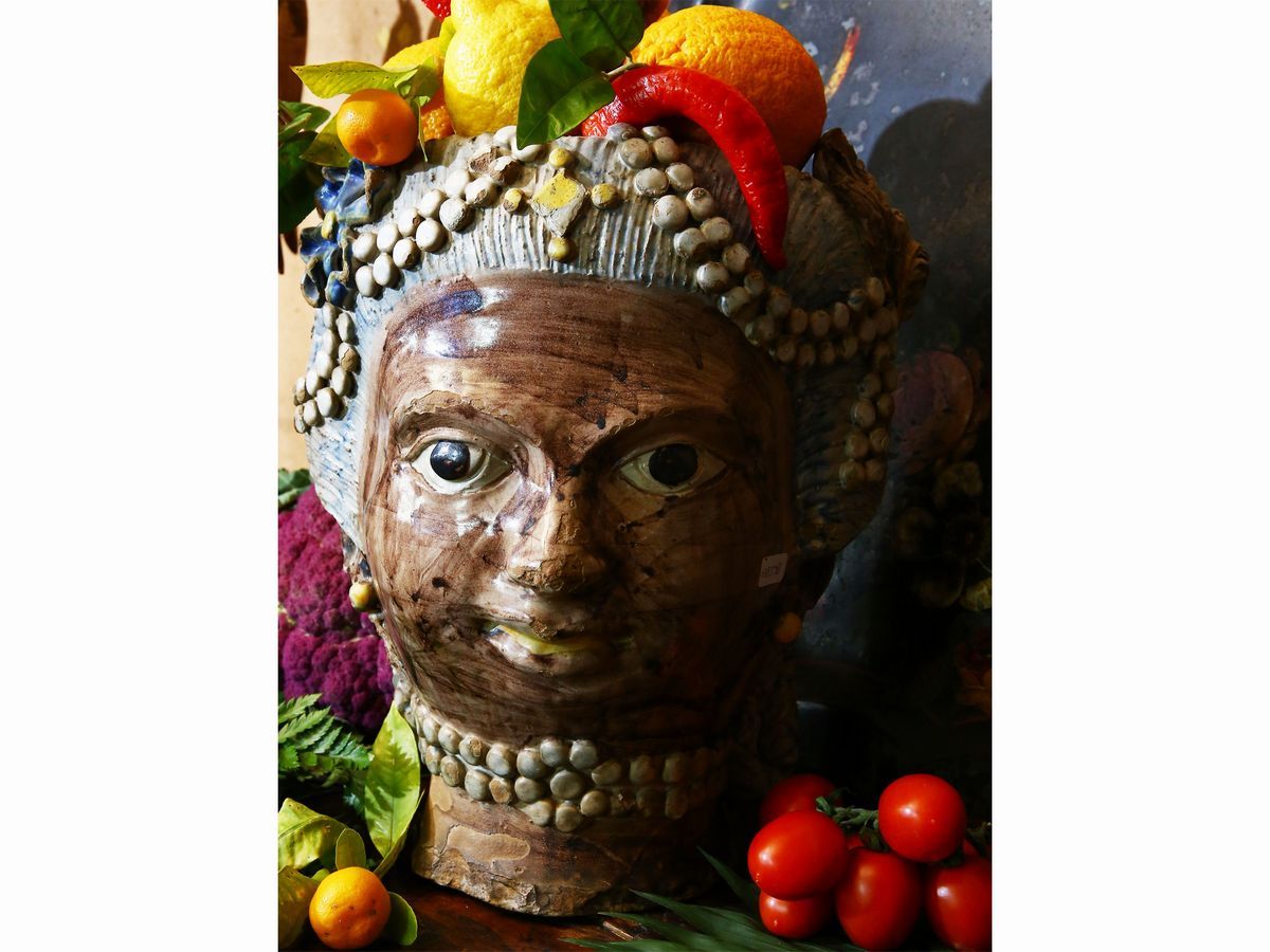 Grande Vaso Antropomorfo in Terracotta Smalata