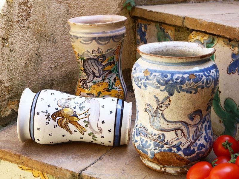 Tre Albarelli in Maiolica