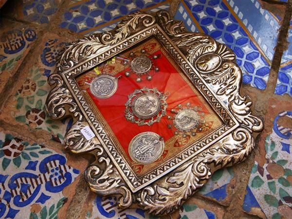 Collezione di cinque medaglie devozionali probabilmente in argento