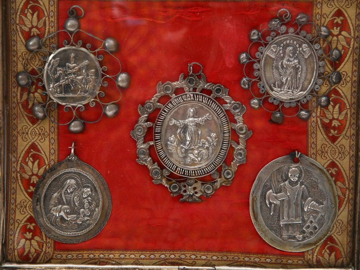 Collezione di Cinque Medaglie Devozionali Probabilmente in Argento