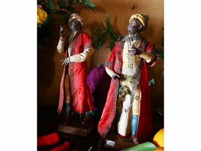 Coppia di Figure da Presepe in Terracotta Dipinta