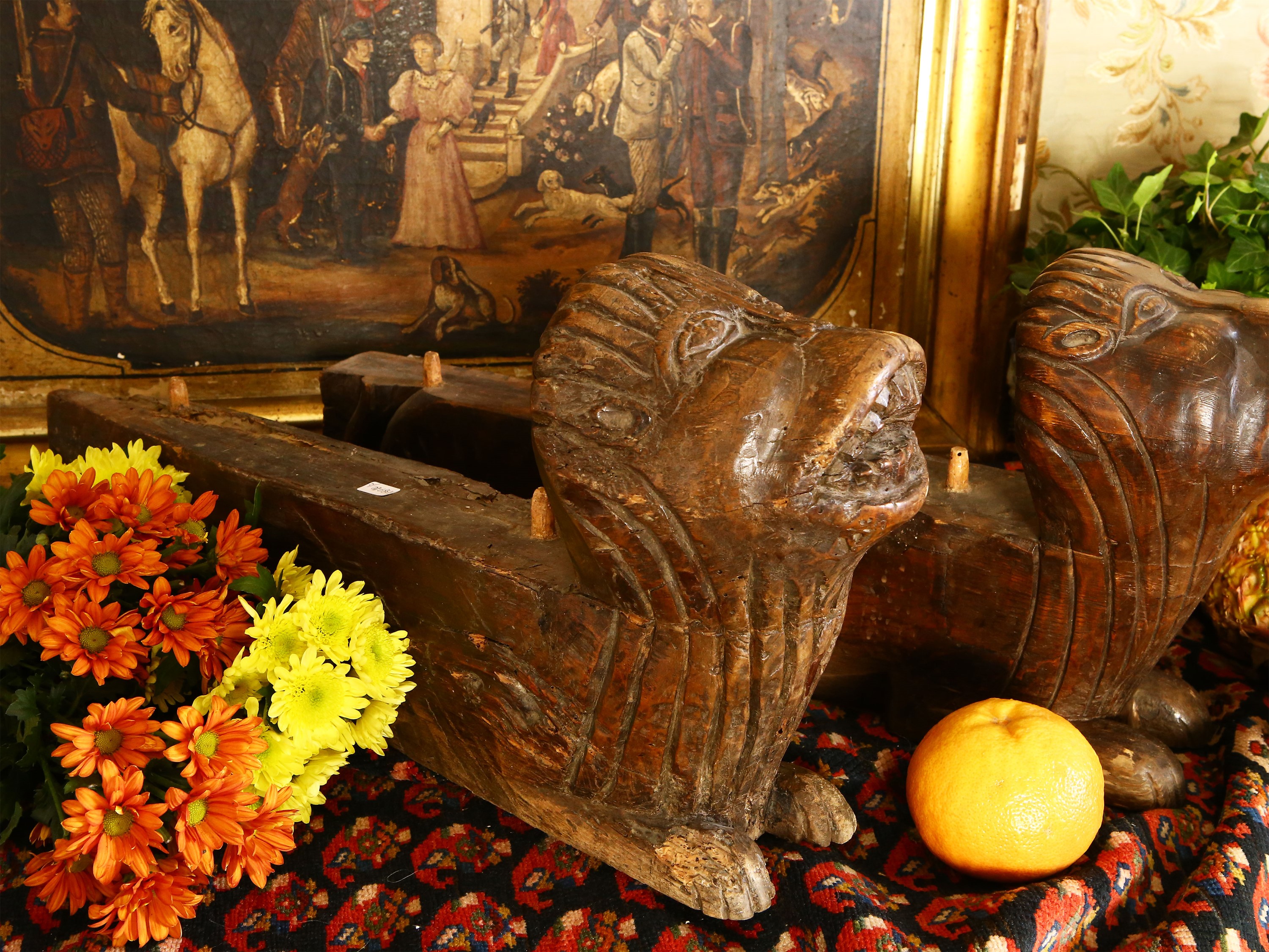 Coppia di mensoloni in noce