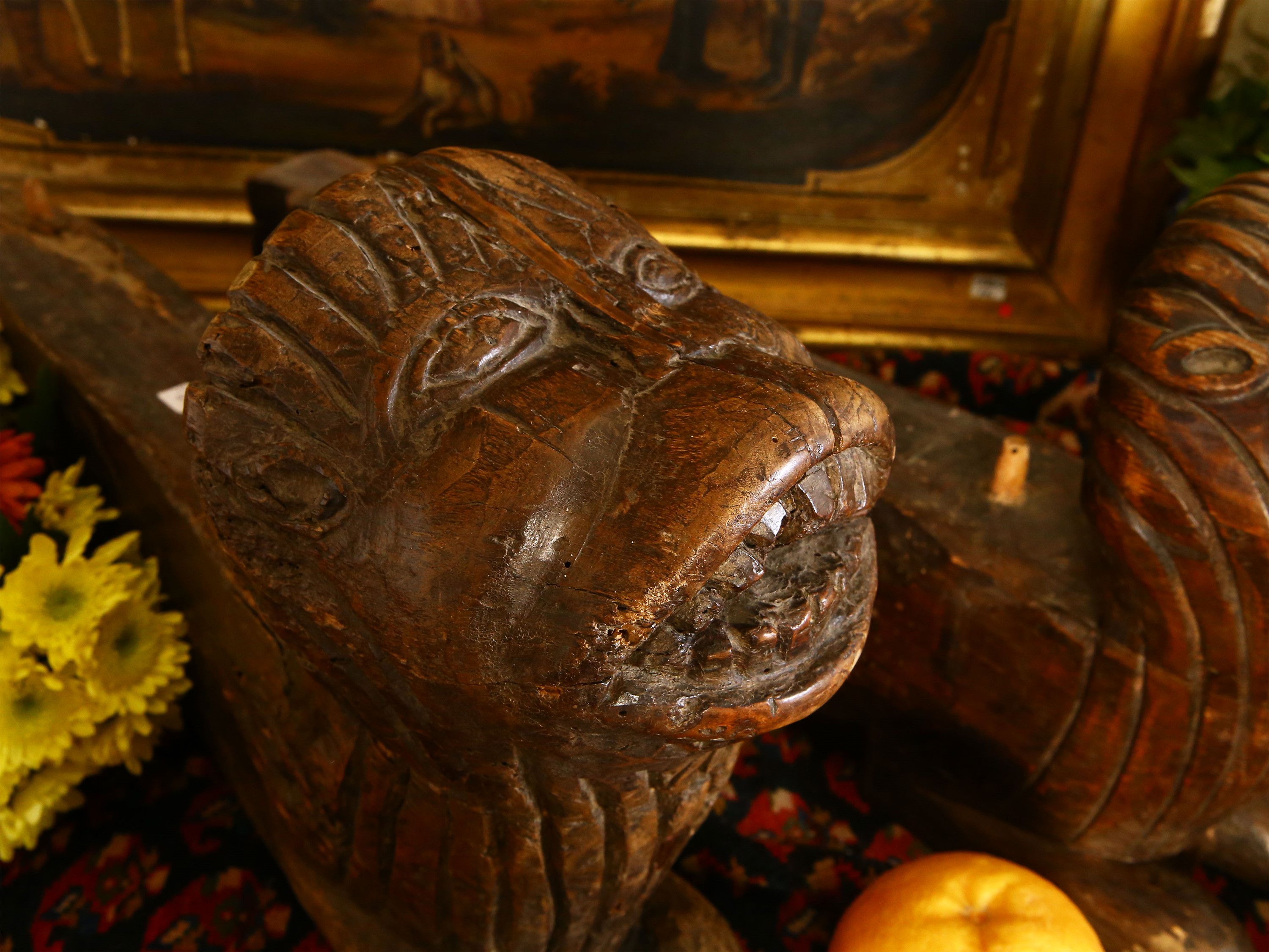 Coppia di mensoloni in noce