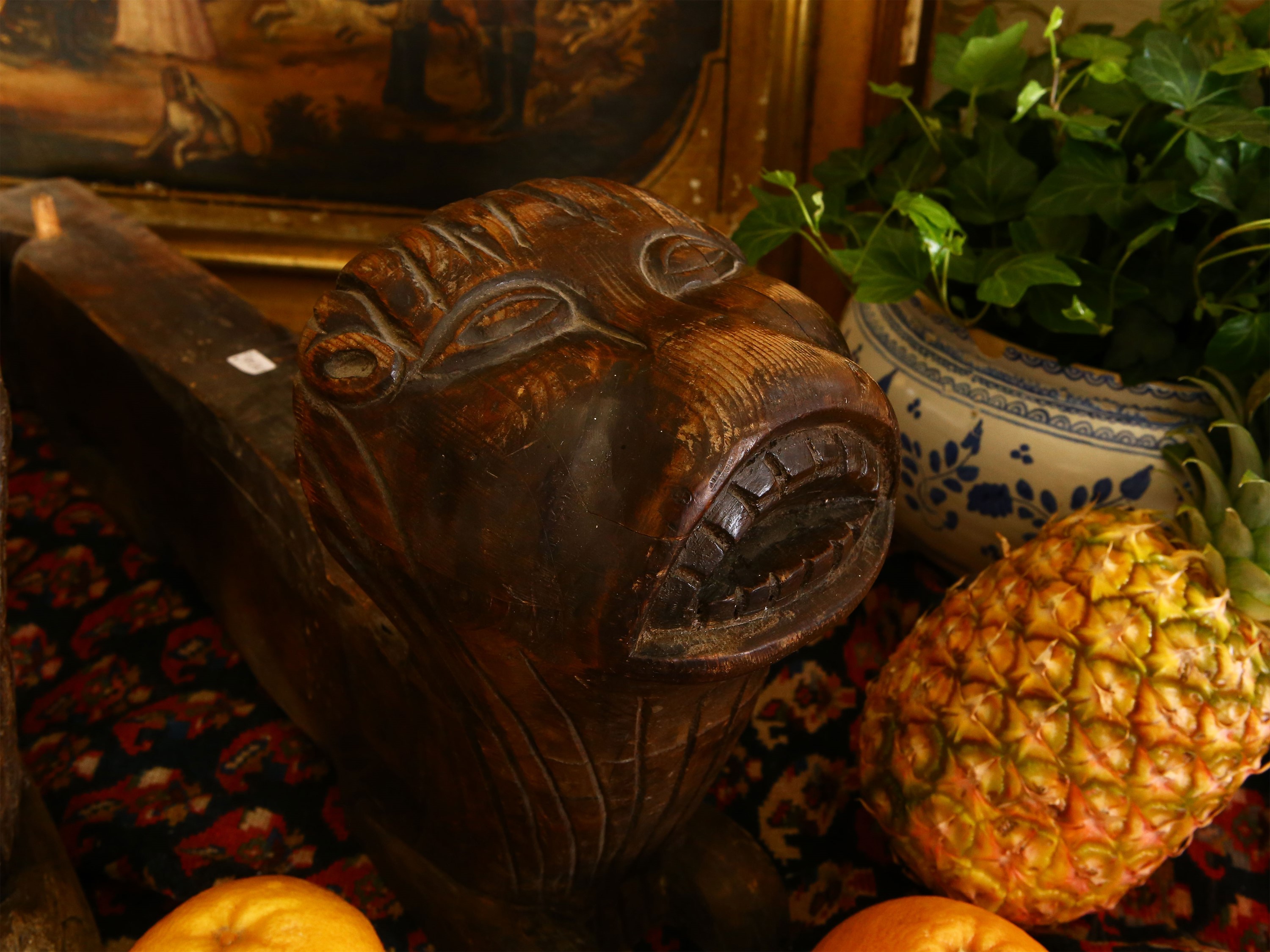 Coppia di mensoloni in noce