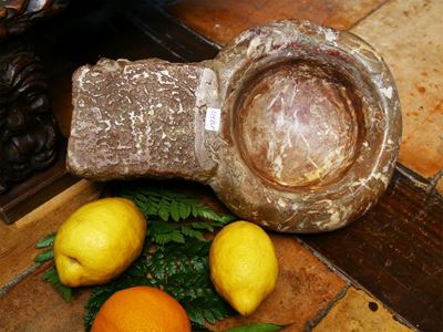 Acquasantiera in Marmo Rosso Breccia