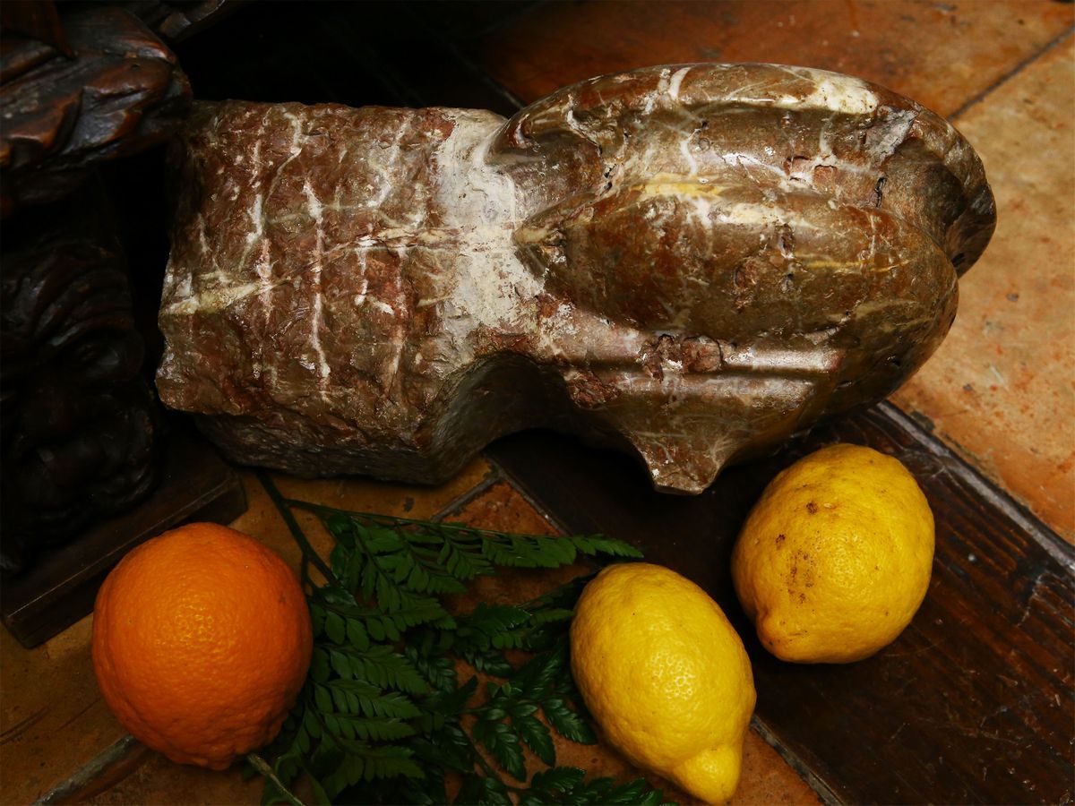 Acquasantiera in Marmo Rosso Breccia