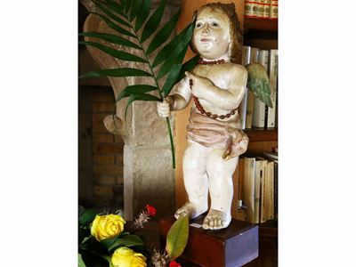 Scultura in Legno Intagliato e Laccato