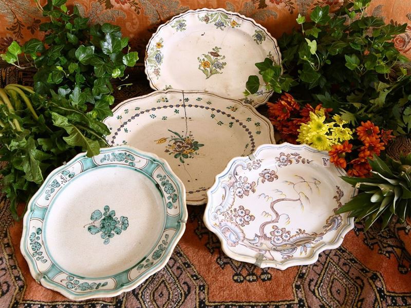 Lotto di Piatti in Maiolica