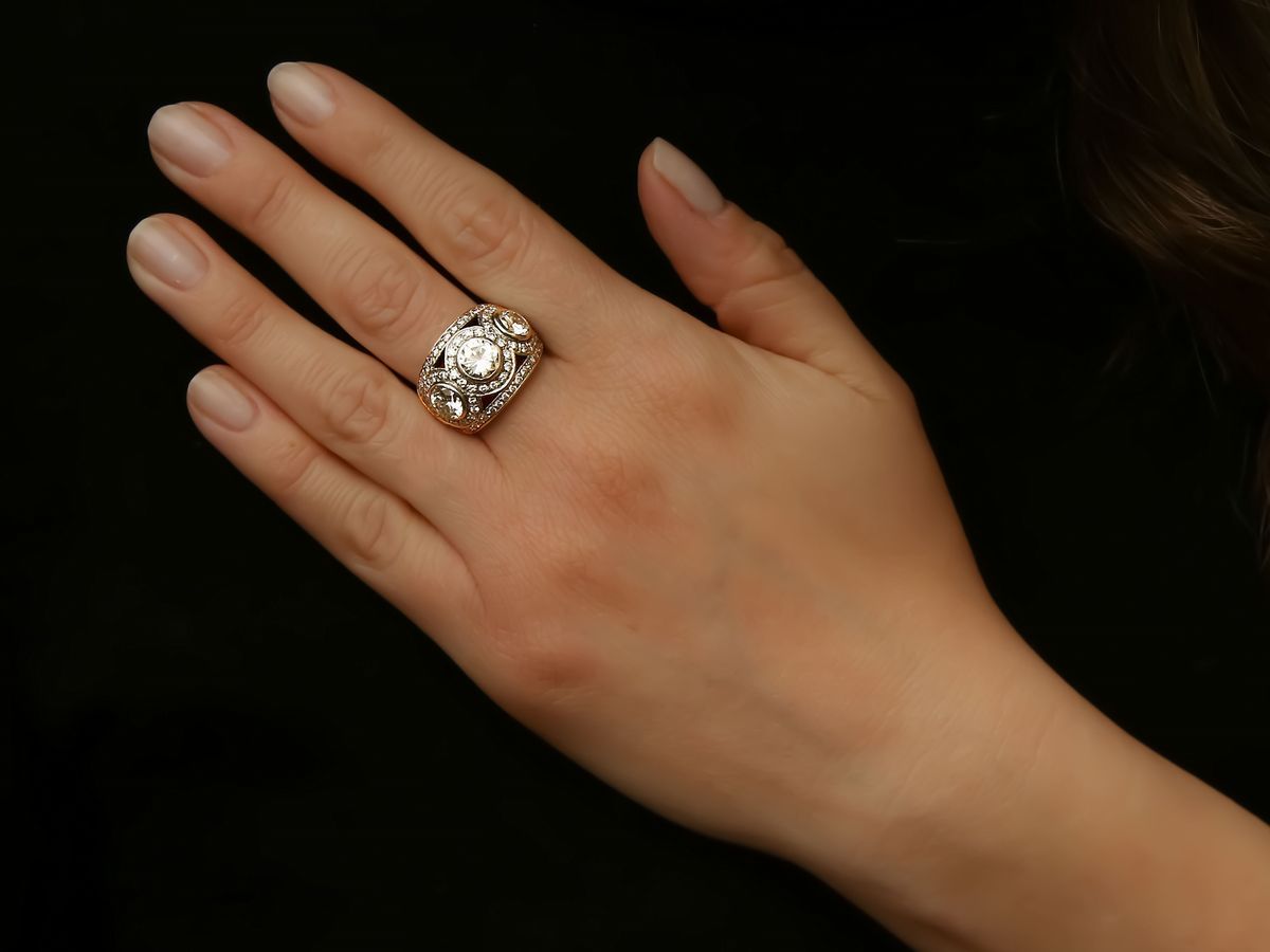 Anello a Fascia in Oro Bianco e Giallo con Diamanti