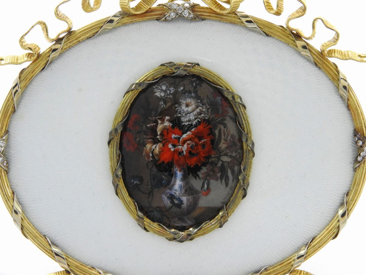 Portaritratti da Tavolo in Oro Giallo, Argento, Smalti, Diamanti e Miniatura Centrale