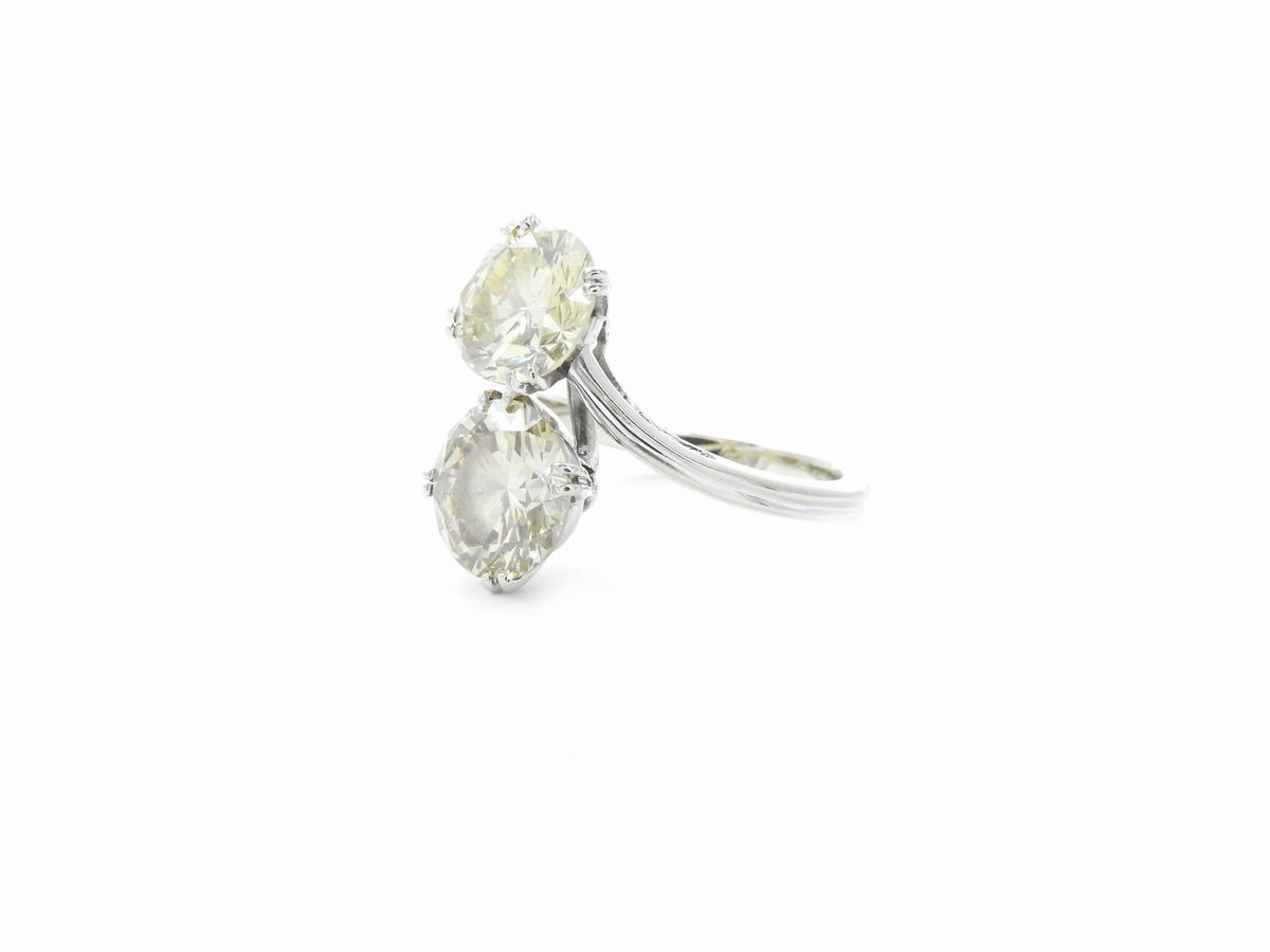 Anello Contrariè in Oro Bianco con Diamanti Cape Color