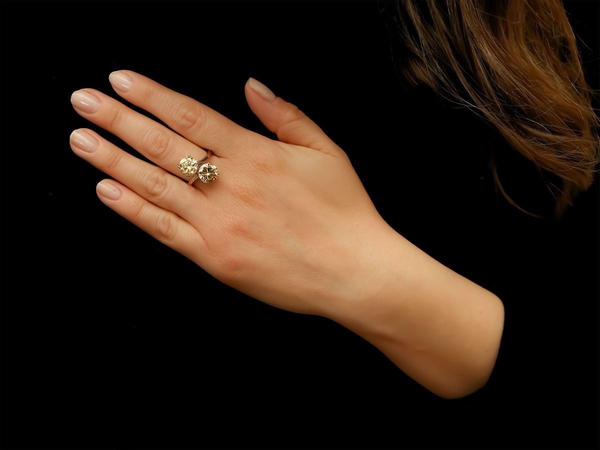 Anello Contrariè in Oro Bianco con Diamanti Cape Color