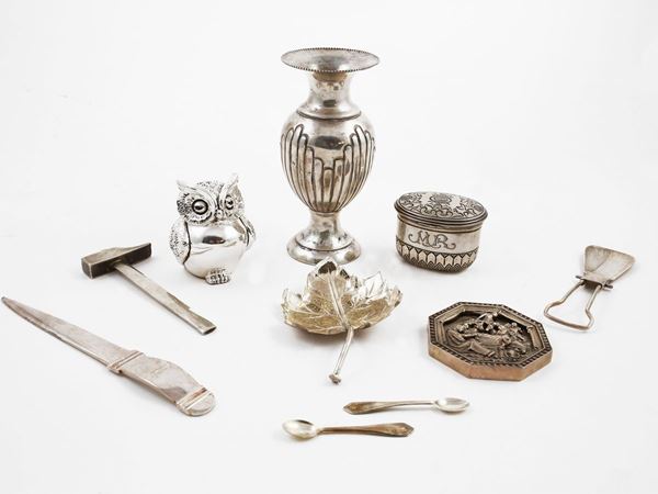 Lot of curiosities in 800 and 925/1000 silver  - Auction Furniture, silvers, paintings and antique curiosities partly from Villa Mannelli - Maison Bibelot - Casa d'Aste Firenze - Milano
