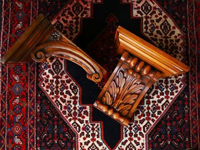 Coppia di Mensoloni in Legno Tenero