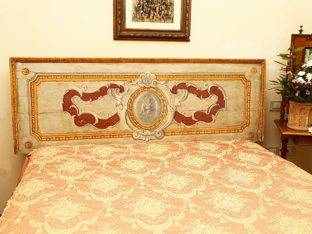Pannello Decorativo in Legno Laccato e Dipinto