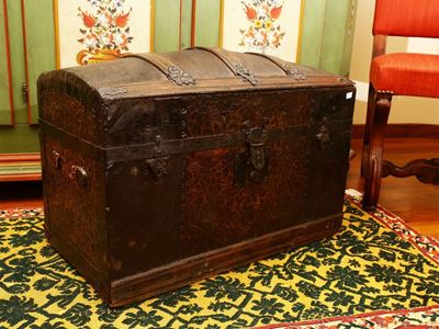 Piccolo Baule in Legno e Metallo