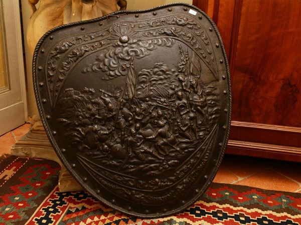 Parade shield in patinated iron